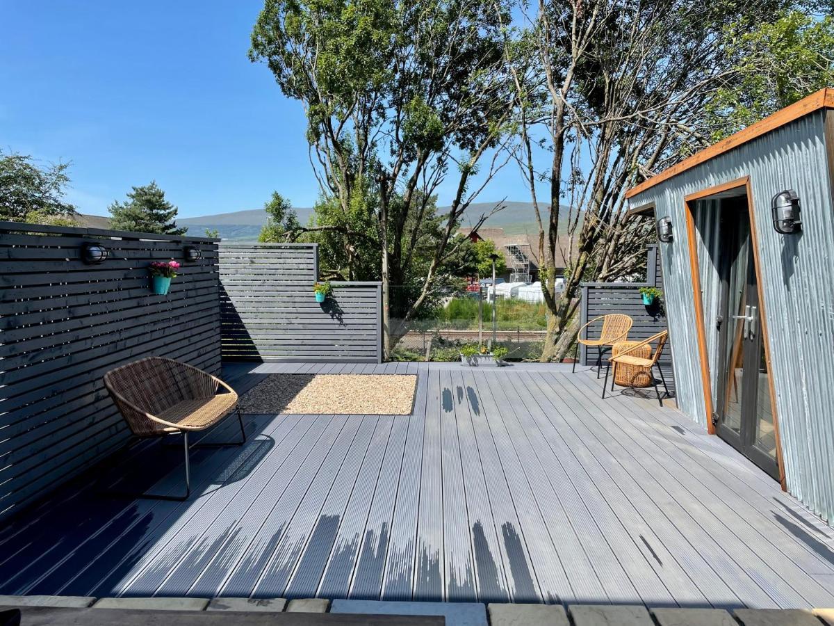 Stylish, Central Studio With Kitchen & Large Deck Φορτ Γουίλιαμ Εξωτερικό φωτογραφία