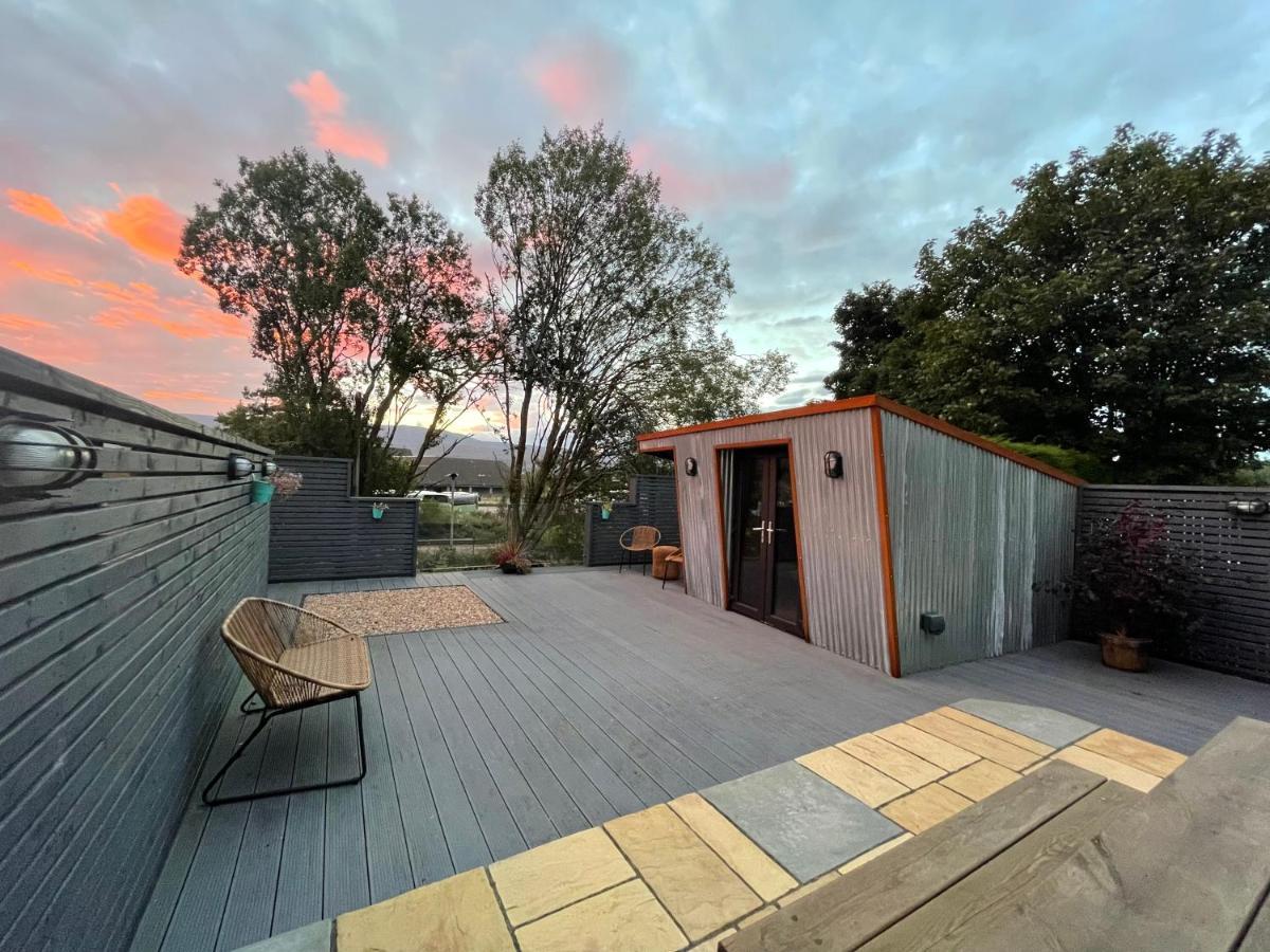 Stylish, Central Studio With Kitchen & Large Deck Φορτ Γουίλιαμ Εξωτερικό φωτογραφία