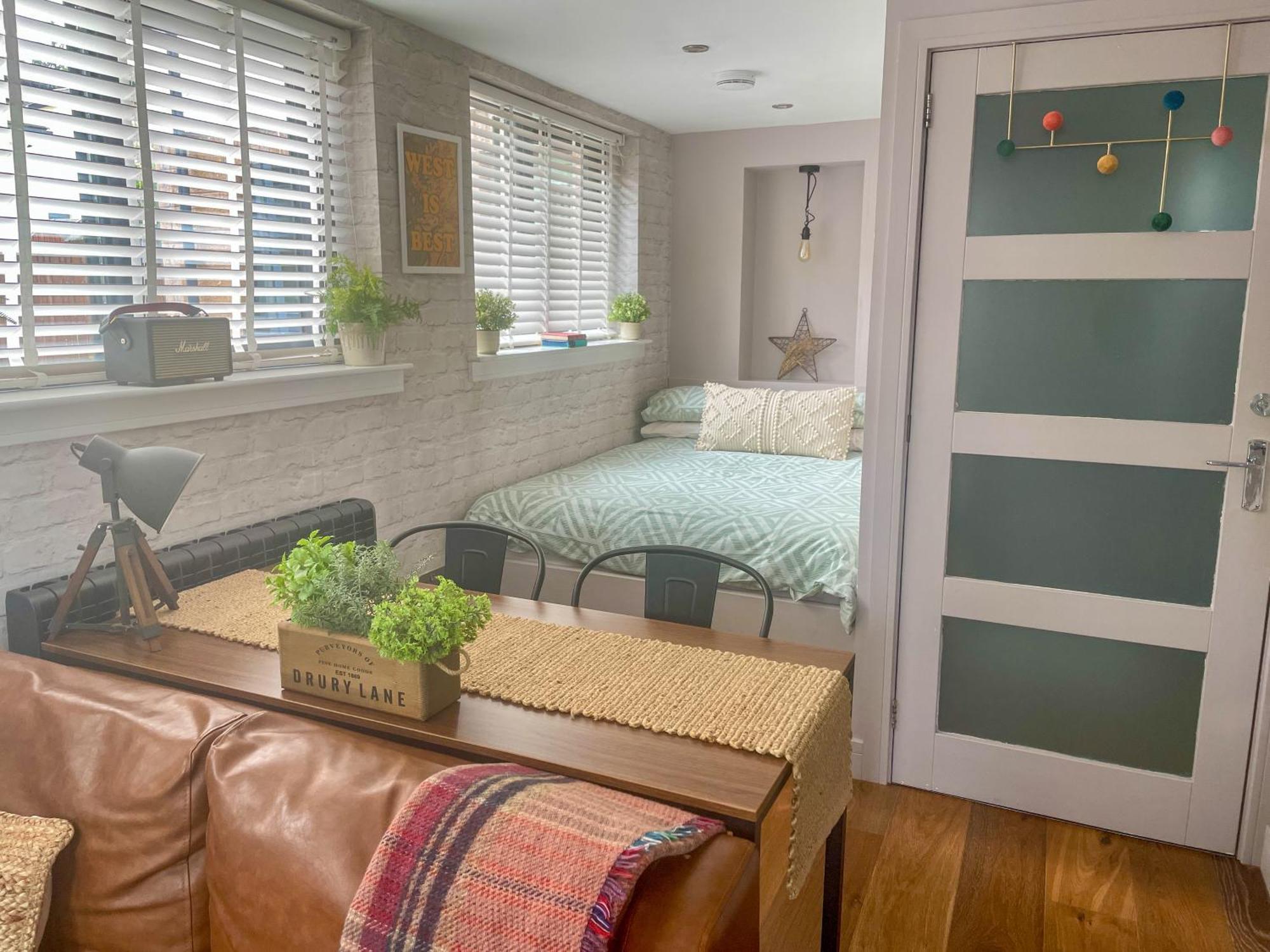 Stylish, Central Studio With Kitchen & Large Deck Φορτ Γουίλιαμ Εξωτερικό φωτογραφία