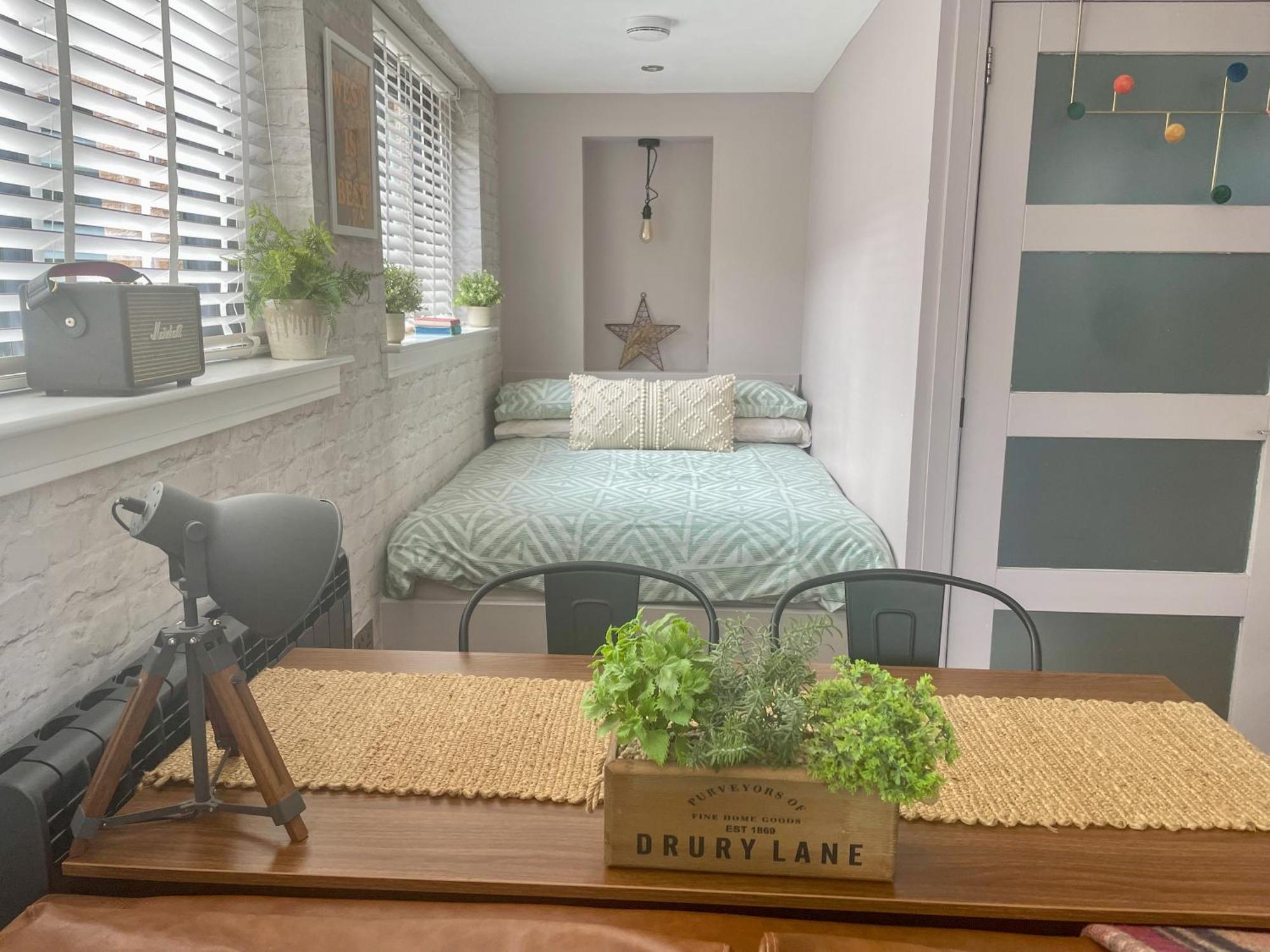 Stylish, Central Studio With Kitchen & Large Deck Φορτ Γουίλιαμ Εξωτερικό φωτογραφία